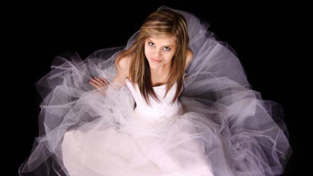 Nainen meni naimisiin - itsensä kanssa.