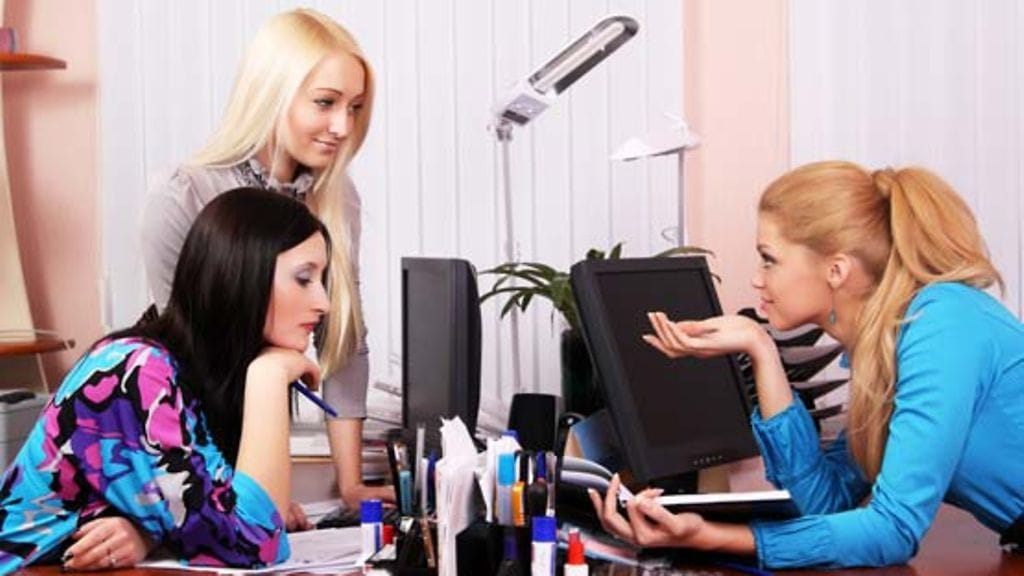 Näillä vinkeillä tulet toimeen hankalan työkaverisi kanssa.