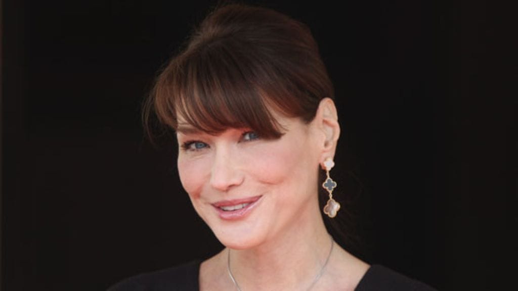 Carla Brunin kasvot ovat herättäneet kritiikkiä.