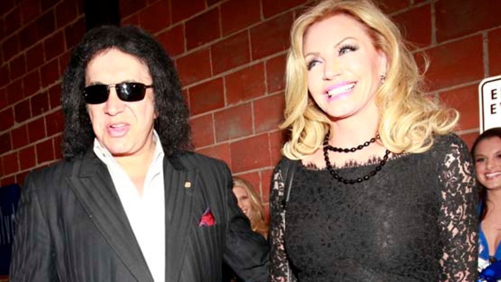 Gene Simmons kosii Shannon Tweediä tositv-ohjelmassa.