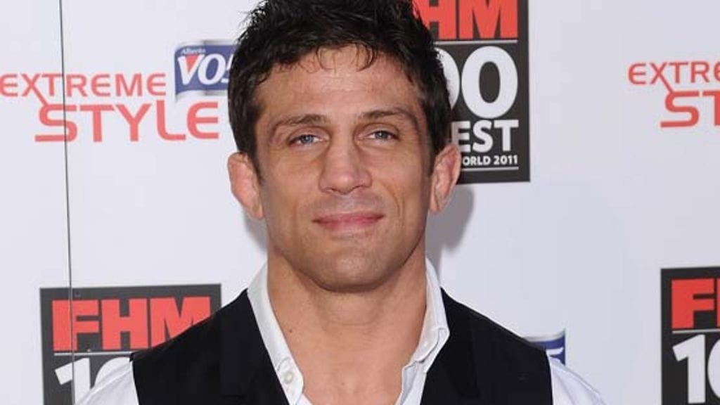 Alex Reid haikailee Katie Pricen perään.