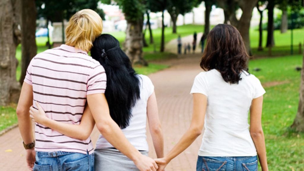 Joskus ihmiset jäävät eron jälkeen osaksi omaa elämä, vaikka he eivät enää olisikaan sydämessä.