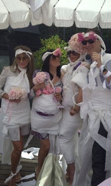 Victoria Beckhamin vauvakutsuilla kisattiin, kuka stailaa vessapaperilla parhaiten.