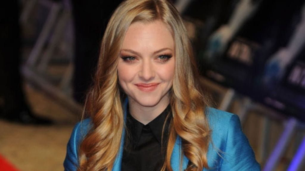 Amanda Seyfried poseerasi viekkaana.