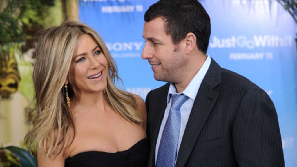Jennifer Aniston ja Adam Sandler tähdittävät elokuvaa Just Go with It.