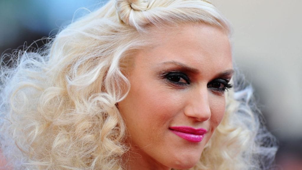 Näyttelijä Jessica Chastain näyttää mallia värikkäästä juhlapuvusta The Tree of Life -elokuvan Yhdysvaltojen ensi-illassa.