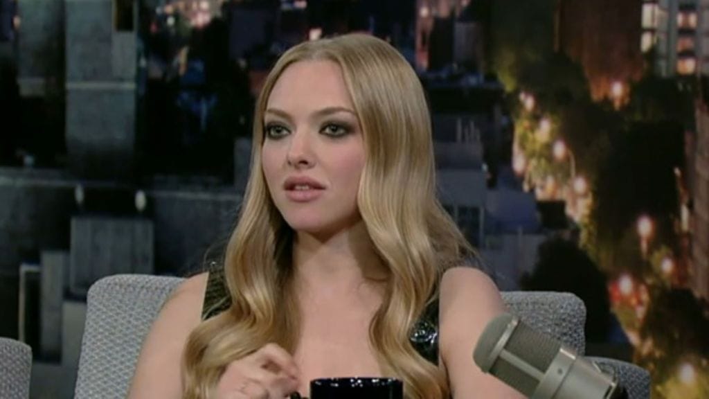 Tällainen tatuointi koristaa Amanda Seyfriedin jalkaa.