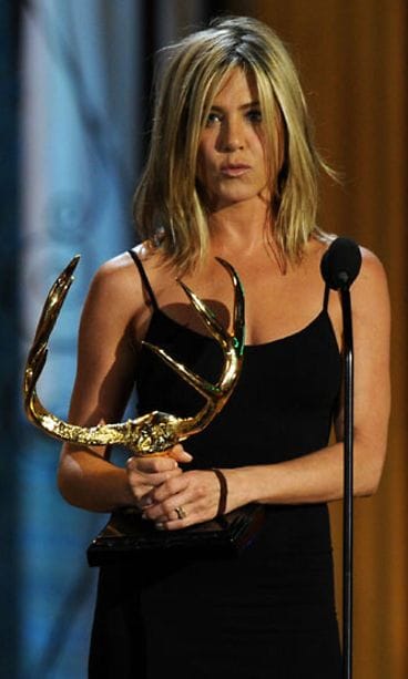 Jennifer Anistonin kihlasormus ei jäänyt gaalassa huomaamatta.