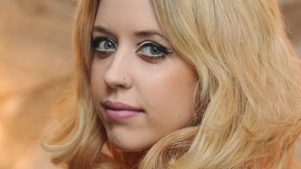 Gedolf otti itsestään tuoreita kuvia muun muassa Vivienne Westwoodin lempimekossaan.