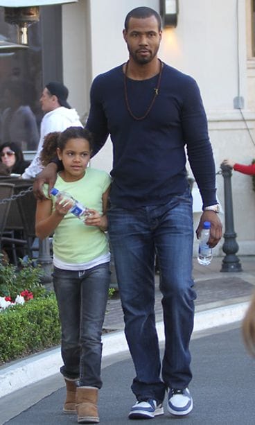 saiah Mustafa tyttärensä kanssa shoppailureissulla Hollywoodissa, Californiassa.