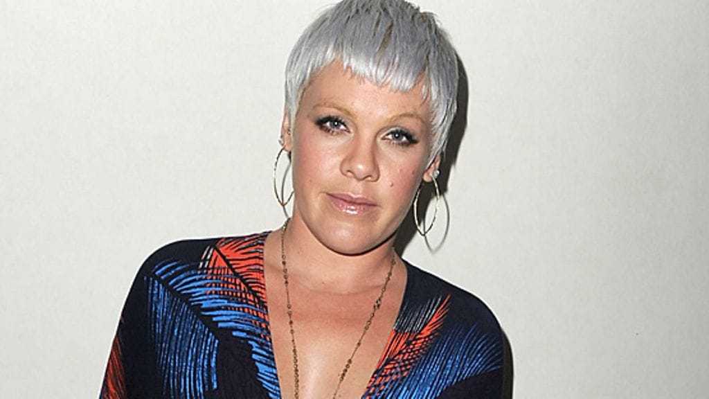 Pinkiä ei paljon naurata tämä look!