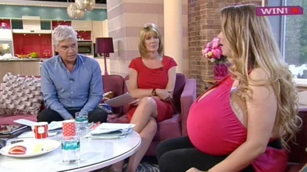 Chelsea Charmsin rinnat painavat tällä hetkellä yhteensä neljän suuren vesimelonin verran.