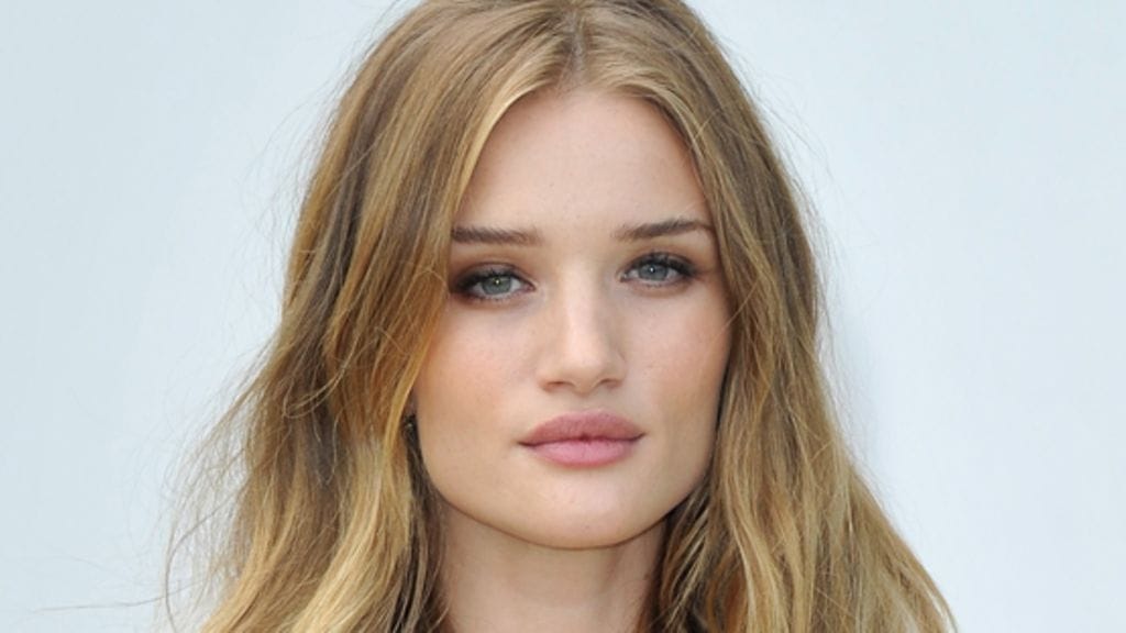 Rosie Huntington-Whiteley markkinoimassa hajuvettä
