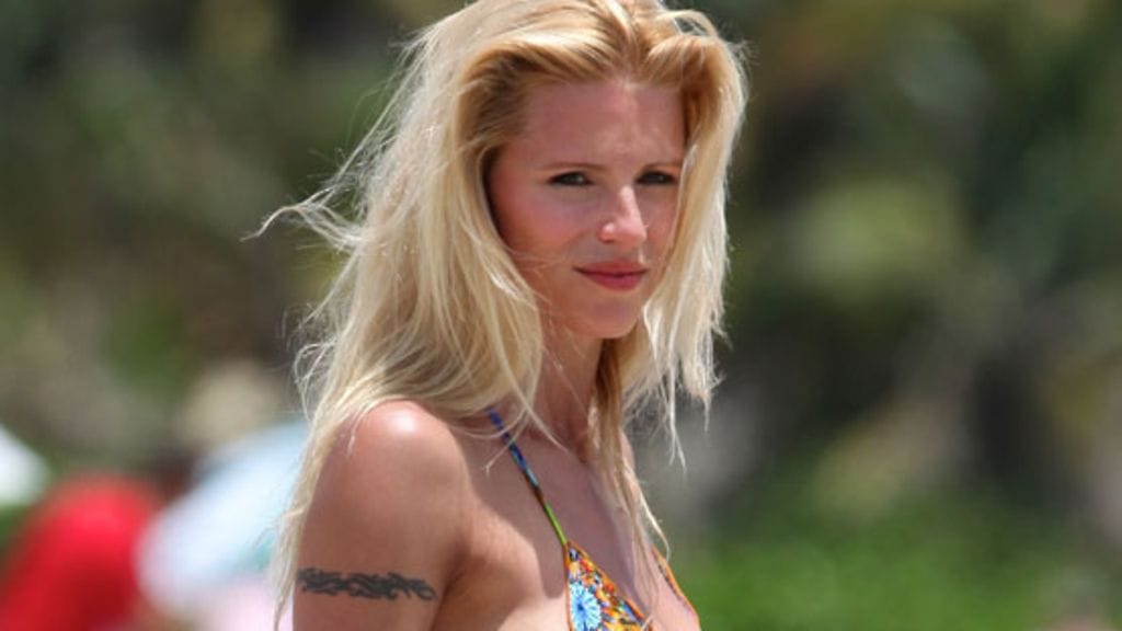 Michelle Hunziker säteili kirkkaissa bikineissä.