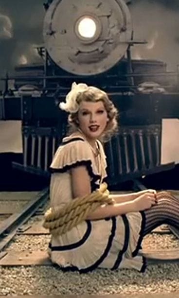 Taylor Swift Mean-musiikkivideollaan.