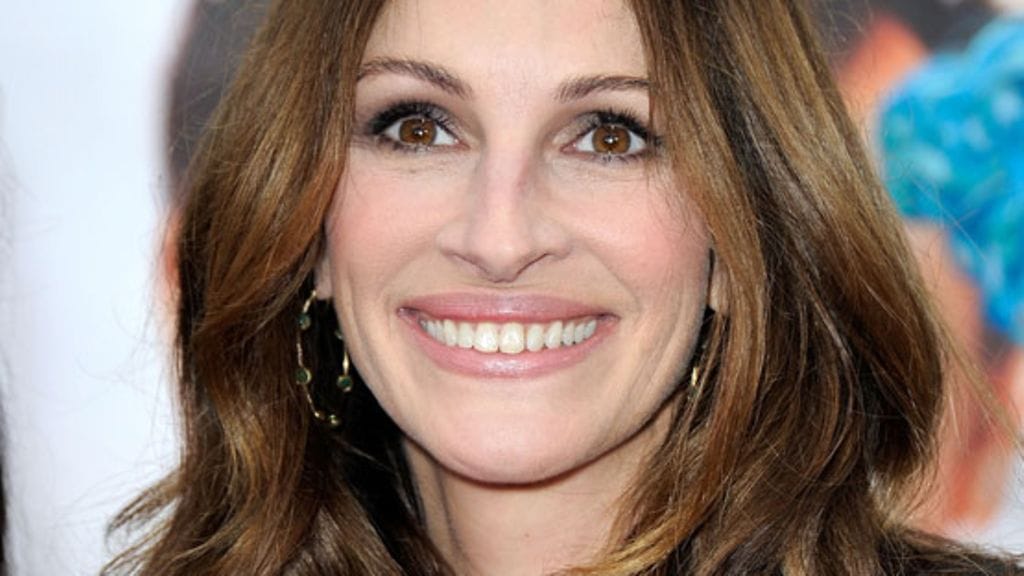 Julia Roberts nähdään pahan kuningattaren roolissa elokuvassa Kerro, kerro kuvastin.