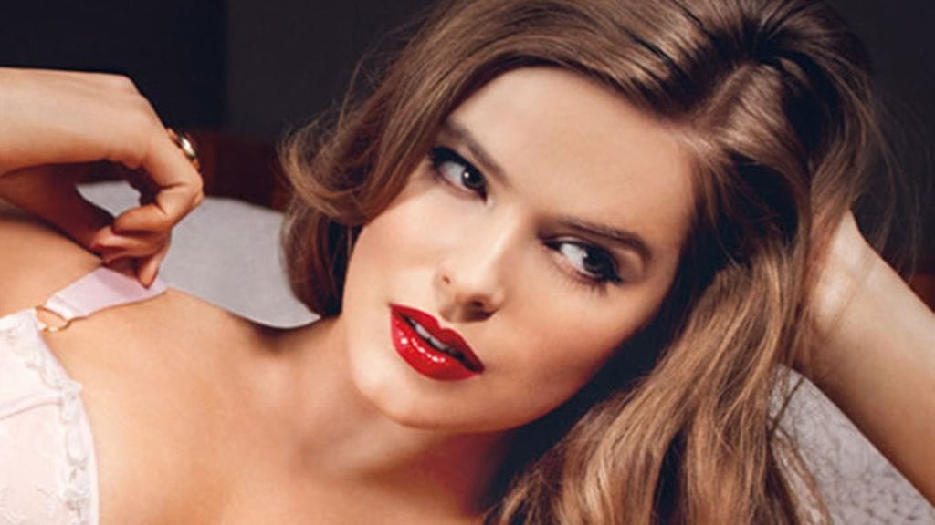 Robyn Lawley on poseerannut monissa eri julkaisussa. Tässä hän on australialaisen Madison-lehden kannessa.