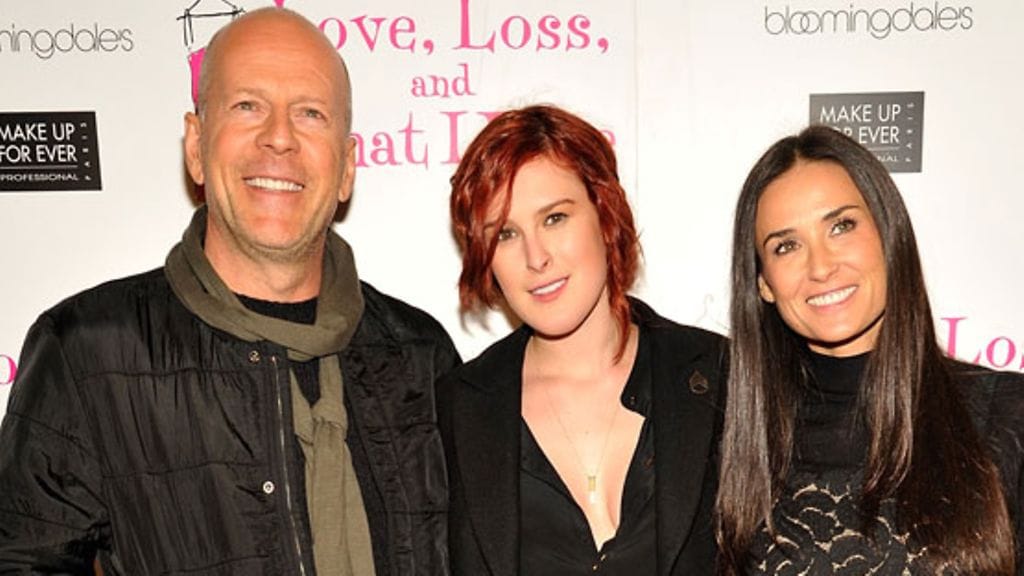 Rumer Willis (kesk.) vanhempiensa Bruce Willisin ja Demi Mooren kanssa.