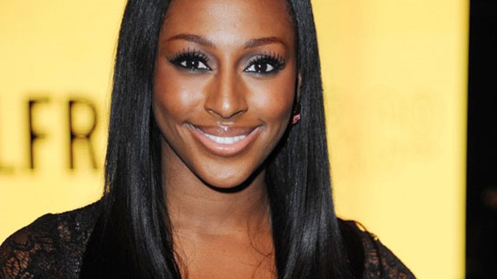 Alexandra Burke rakastaa korkeita korkoja.
