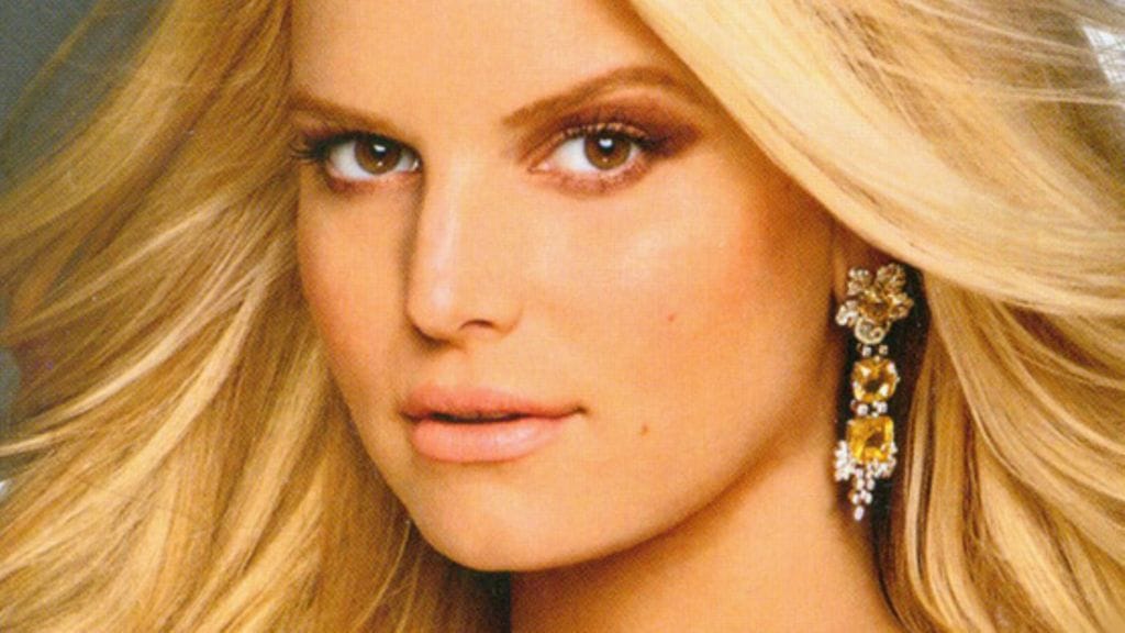 Valokuvaaja Annie Leibovitz ikuisti alastoman Demi Mooren.