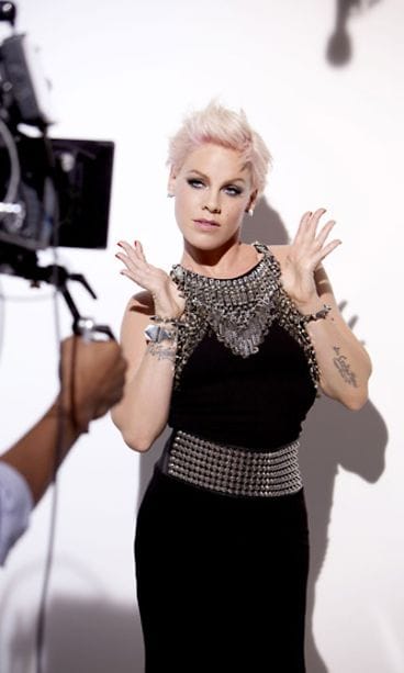 7.8.2012: Pink on uusi Covergirl-kasvo.