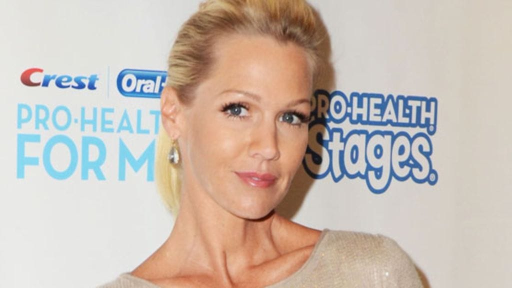 Garth julkaisi Twitterissä kuvan itsestään Jason Priestleyn ja Luke Perryn kanssa.