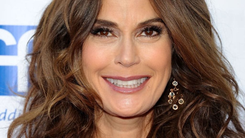 Teri Hatcher säväytti purppuranvärisellä asuvalinnallaan.