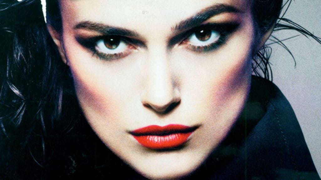 Keira joutui harjoittelemaan 'seksi-ilmeitä' peilin edessä. Tässä lopputulos!