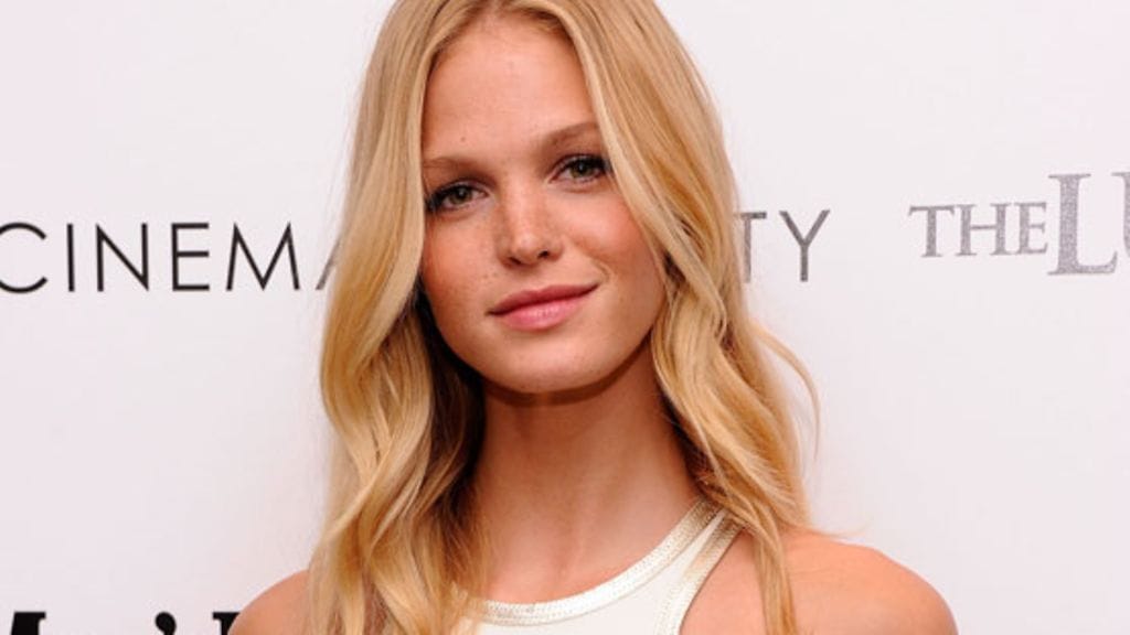 Jotkut ovat sitä mieltä, etteivät Erin Heathertonin pisamat sovi mallikuviin.