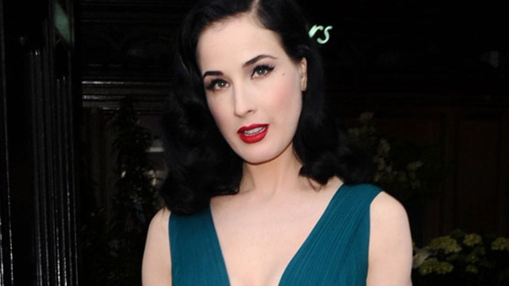 Dita von Teese viihtyi vihreässä.