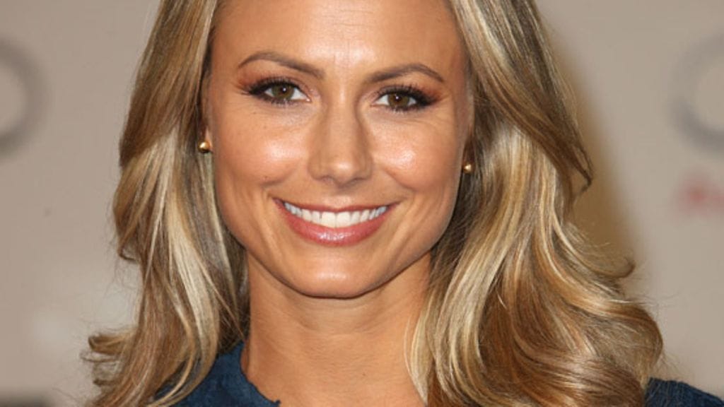 I work out! Stacy Keibler esitteli timmejä vatsalihaksiaan Twitterissä.