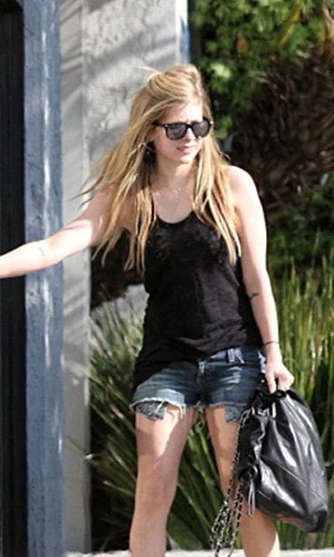 Avril Lavigne ostoksilla. Kuva: Barcroft Media / MVphotos