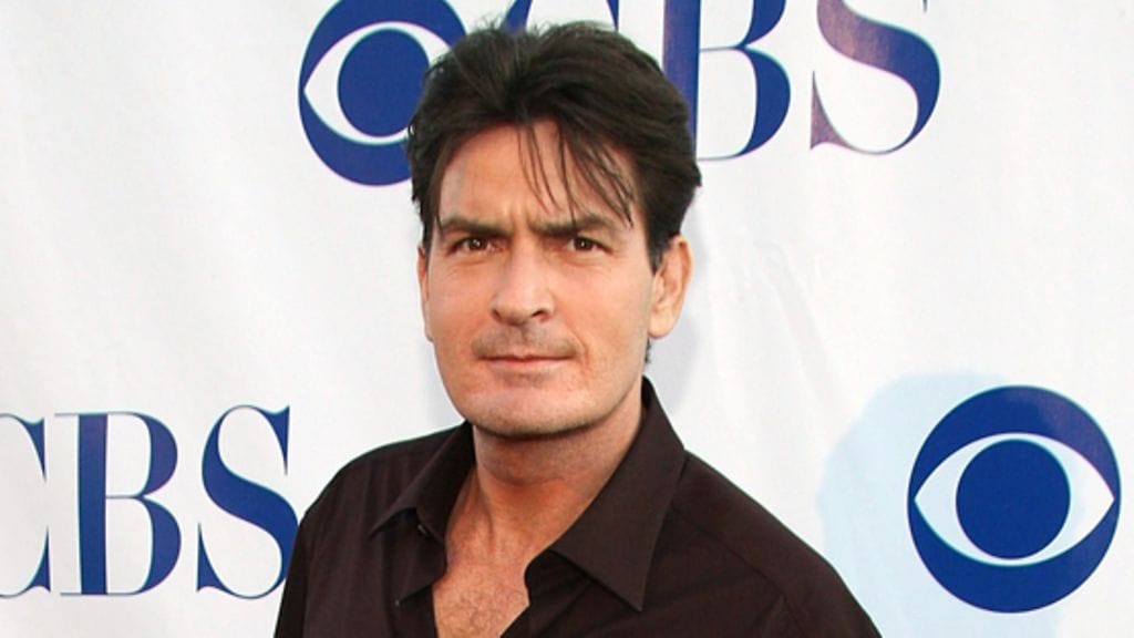 Charlie Sheen pysyy otsikoissa.
