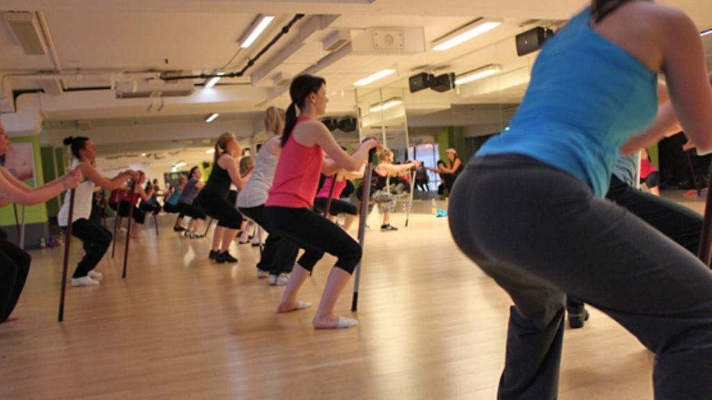 Strip Aerobicissa etenkin reidet saavat kunnon treenin.