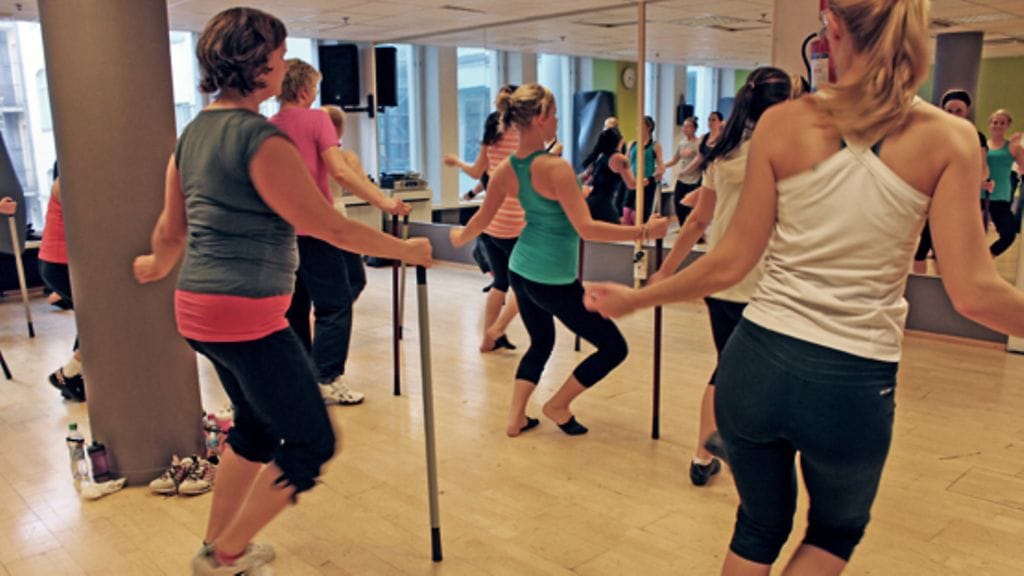 Strip Aerobicissa saa irrotella estoitta seksikkäiden kappaleiden siivittämänä!
