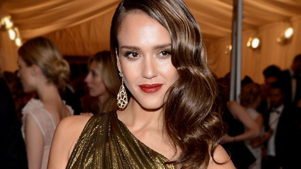 Jessica Alba kertoo pukeutuvansa seksikkäästi itsensä, ei miesten takia.
