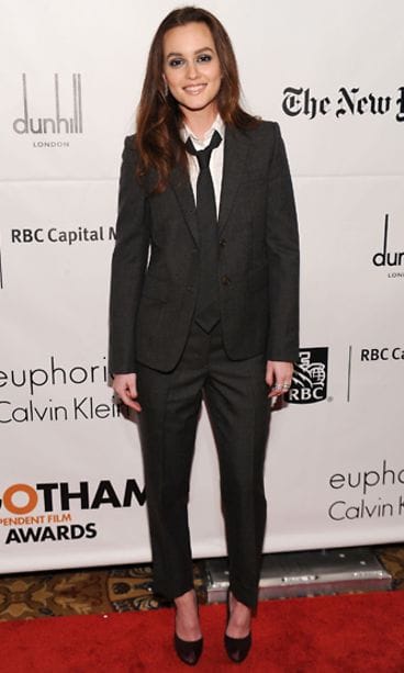 Leighton Meesterin erikoinen pukuvalinta.