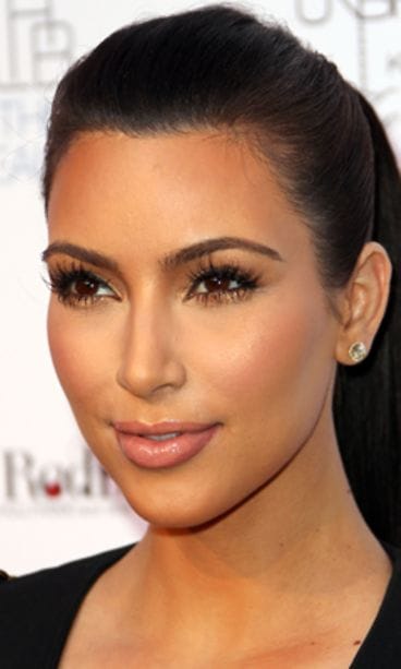 Täydellinen meikkipohja on myös Kimin meikissä tärkeää.