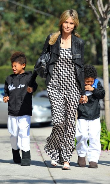 Heidi Klum vie poikansa Henrynl ja Johanin karatetunnille.