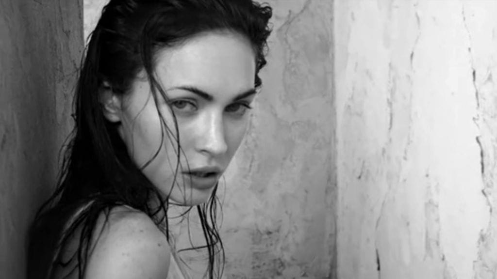 Megan Fox Armanin mainoksessa.