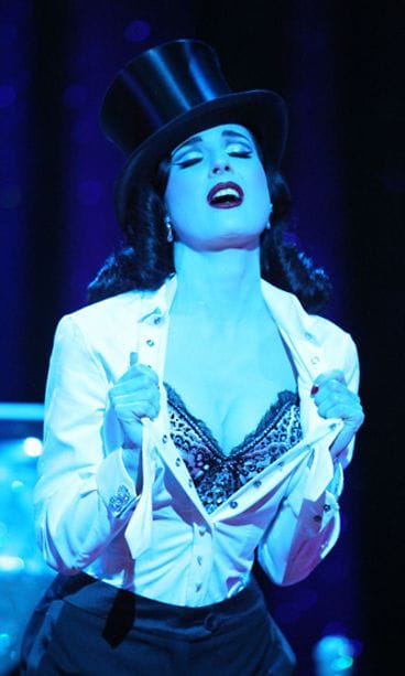 Dita Von Teesen Strip Strip Hooray! -burleskiesitys.