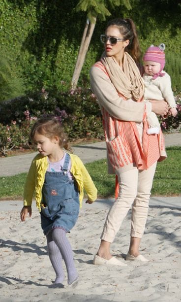 Jessica Alba tyttärineen.