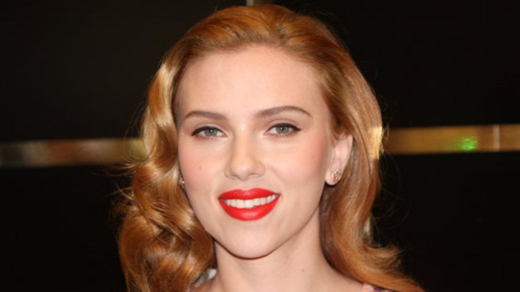 Scarlett Johansson, Jeremy Renner ja Chris Evansa uuden The Avenger -elokuvan kuvauksissa 2011.