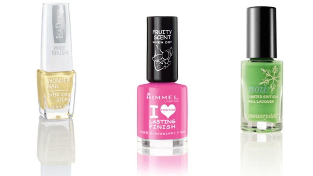 IsaDoran keväänkeltainen lakka, sävy, Mellow Yellow, 7,90 e. Rimmelin hedelmälä tuoksuva I Love Lasting Finish Fruities -lakka, sävy Cranberry Zest, 3,50 e. Snowcrystalin vihreä lakka, sävy Celery Green, 8 e.