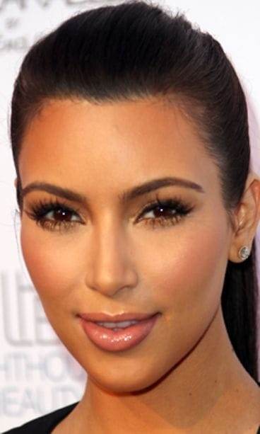 Kimin meikissä huomio kiinnittyy silmiin.