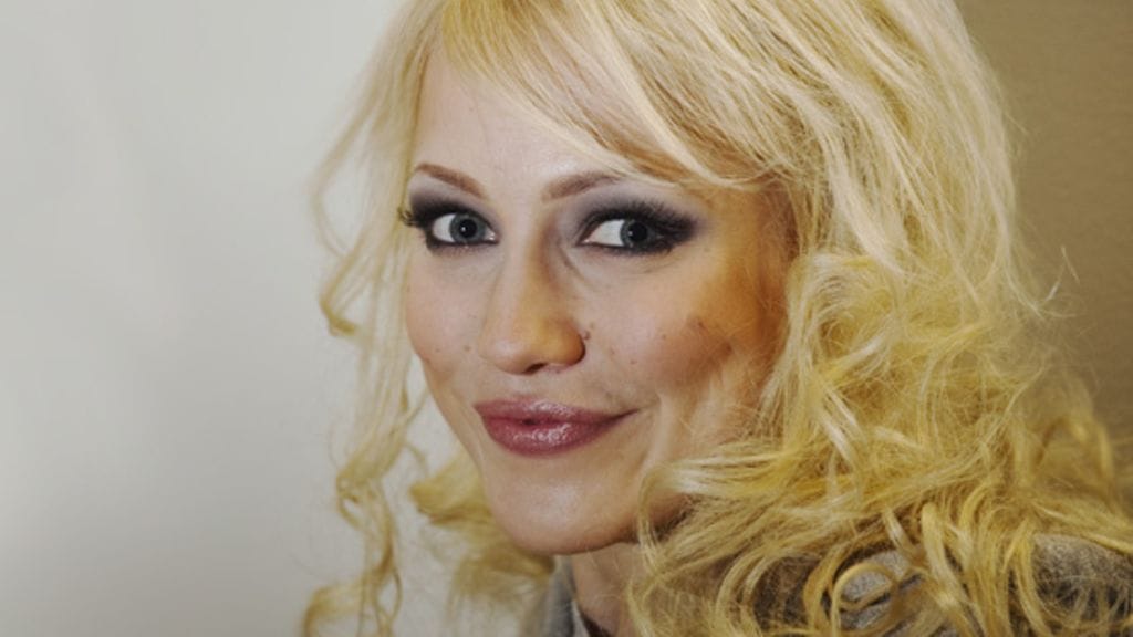 Chisu julkaisi hauskan yhteiskuvan hänestä ja Jenni Vartiaisesta.