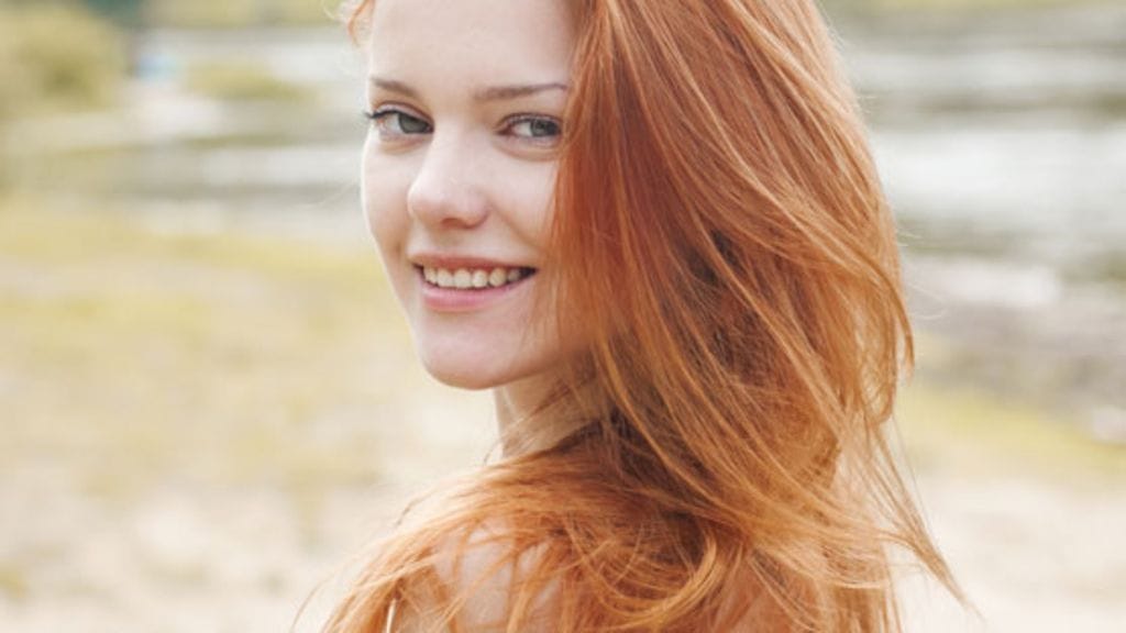 Pirteät kynsilakat ovat aurinkoinen lisä rantalookiin.