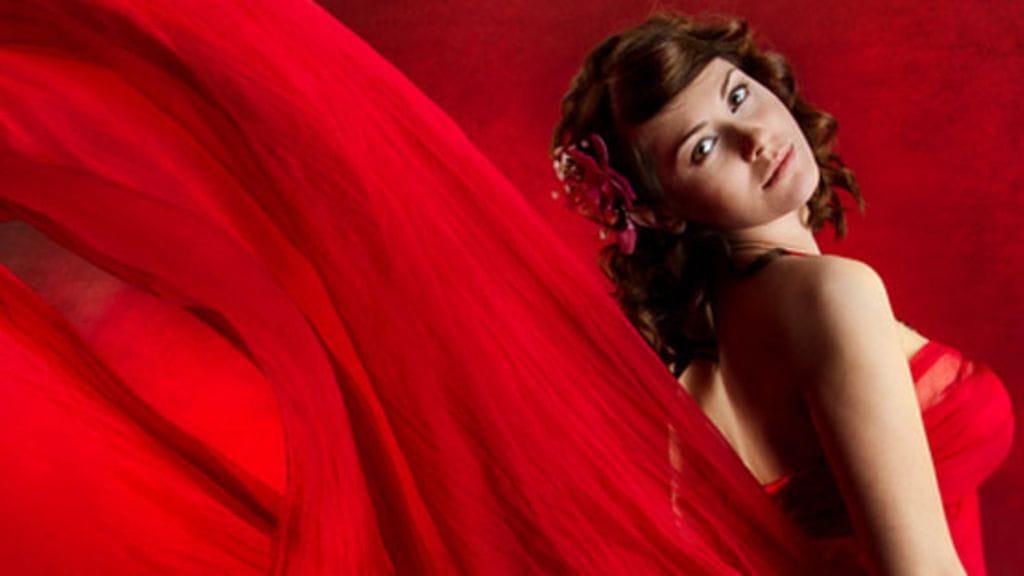 Suomalaiset viihtyvät syksyisissä väreissä.