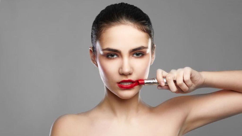 Tiedätkö sinä, mitä meikkipussisi todella sisältää?