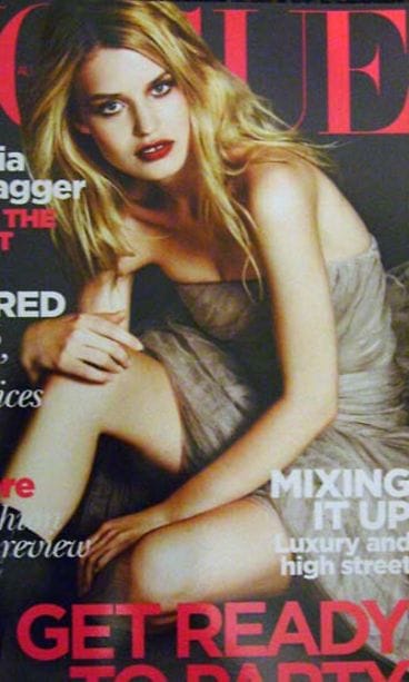 Goergia Jagger Voguen kannessa.